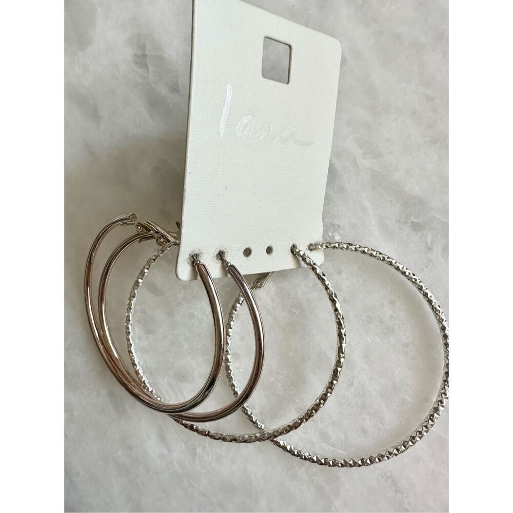 Set of two silver color hoop earrings ￼